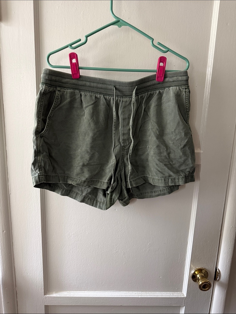 Casual Pull-On Women's Shorts in Olive Green